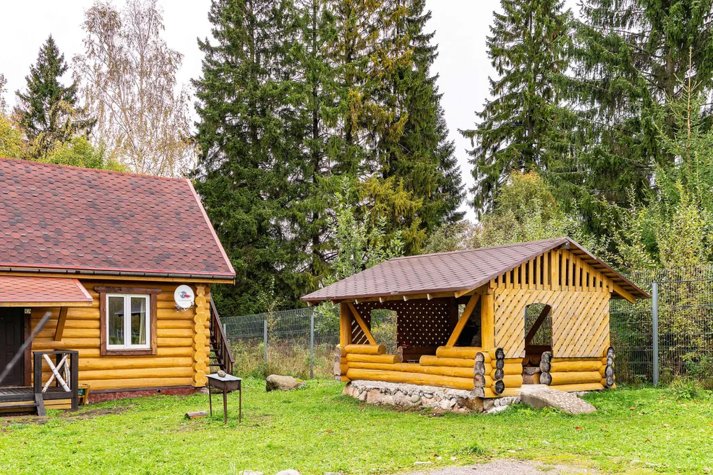 Коттедж Уютный Таунхаус для небольшой семьи рядом с лесом и озером — Беличье