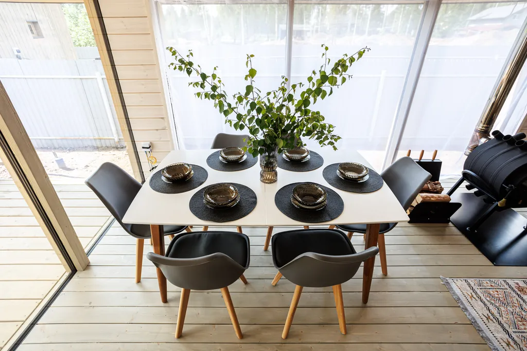 Загородный дом у леса и конюшни