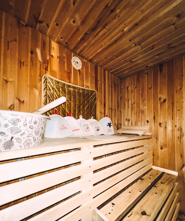 Двухэтажный дом+деревенская баня на дровах