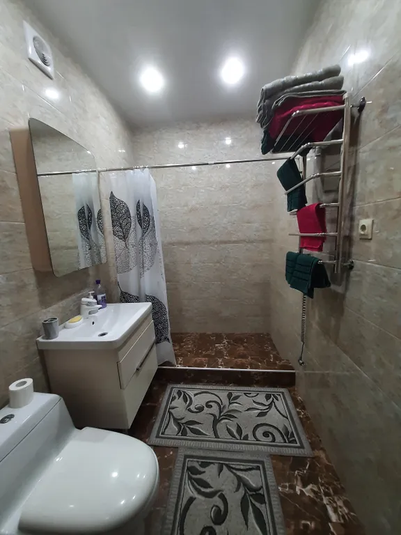 Квартира Большая и современная квартира с балконом — Цемдолина