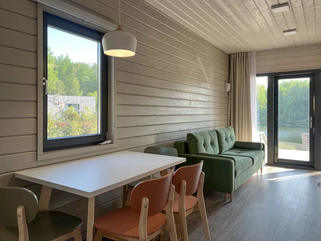 Коттедж Дом на озере с сауной и 1 спальней — Санкт-Петербург