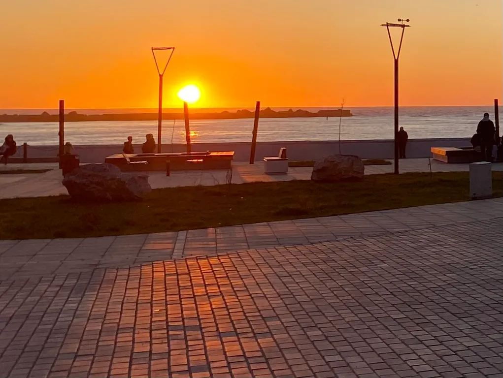 Квартира в центре города с видом на море, торговый порт и город