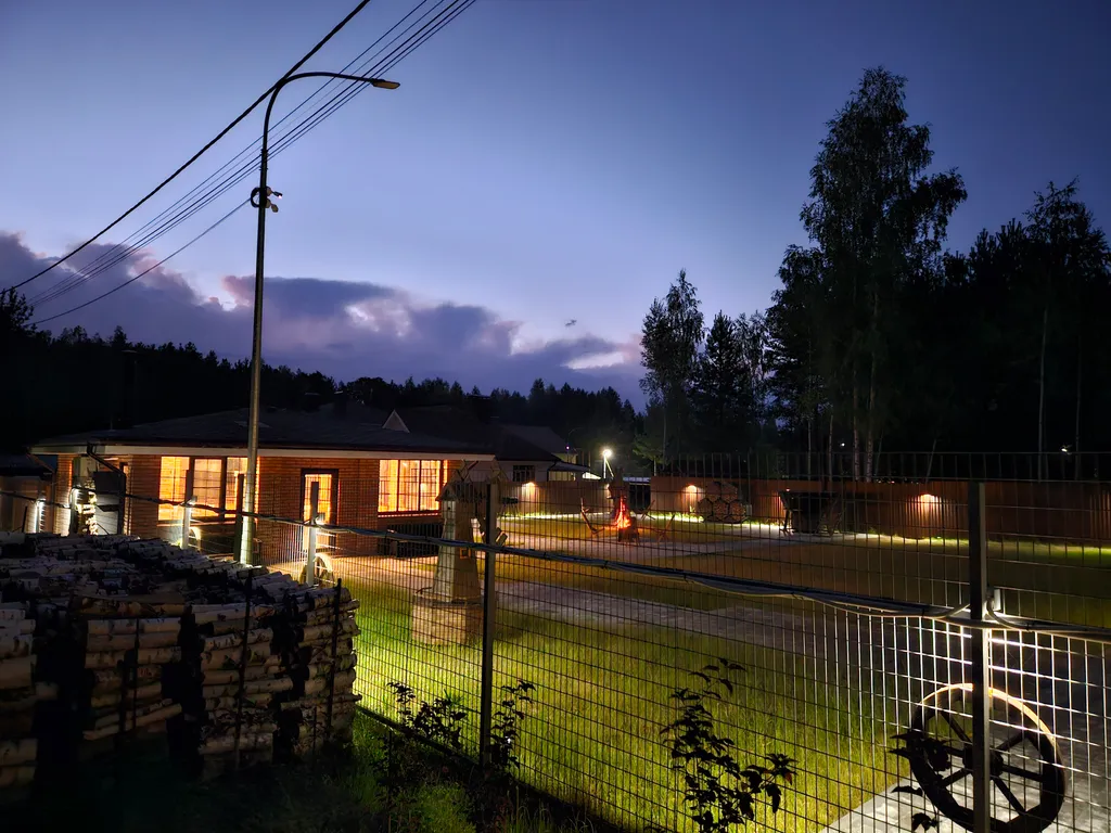 Дом, баня, чан, отапливаемая беседка