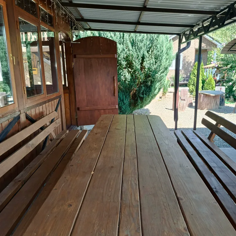 Номер у реки Дах с видом на горы