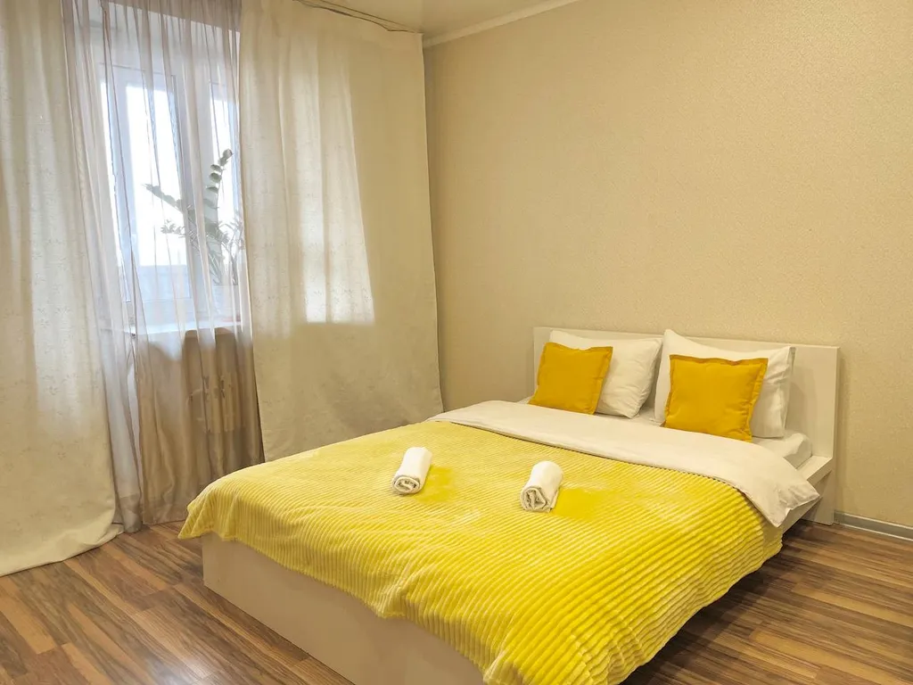 Отличная квартира с большой кроватью и диваном