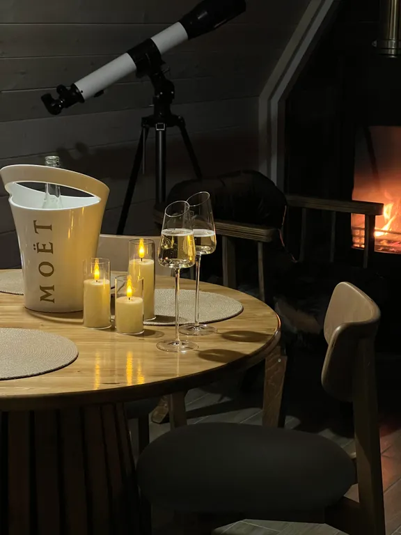 Домик на холме с видом на Байкал