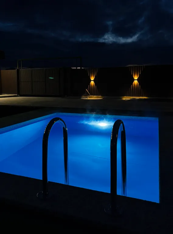 Дом с баней и бассейном