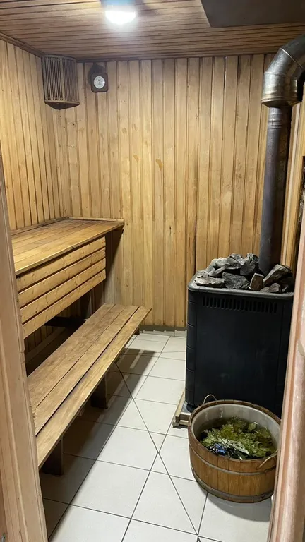 Дом с баней и бассейном