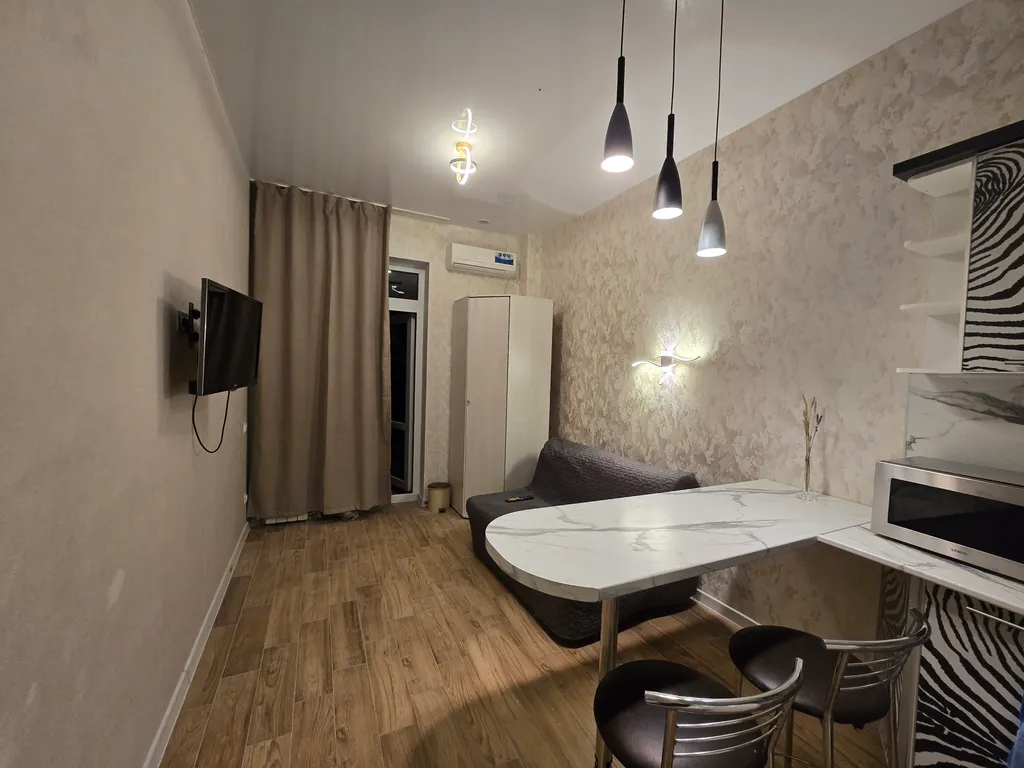 Уютная студия с индивидуальным входом и площадкой для отдыха