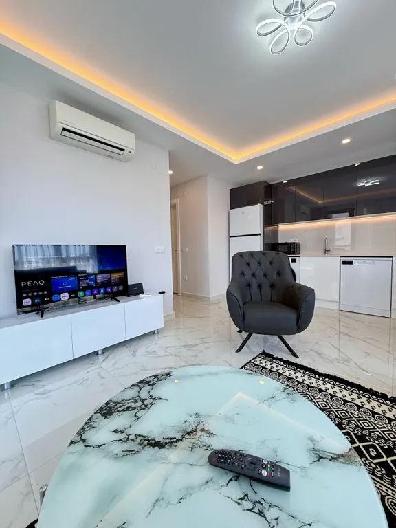 Квартира с видом на море и горы. Пляж Клеопатра