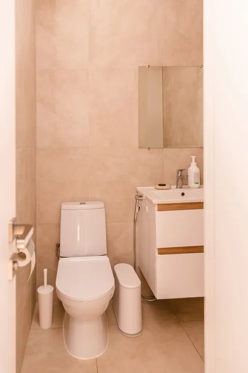 Коттедж Коттедж с панорамными окнами и террасой на крыше — Разметелево