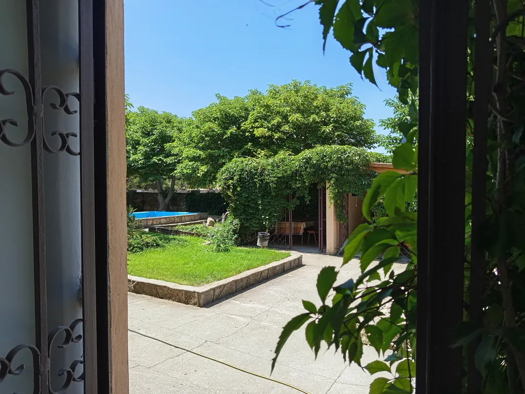 Трёхместный номер с отдельным входом и своей мини террасой