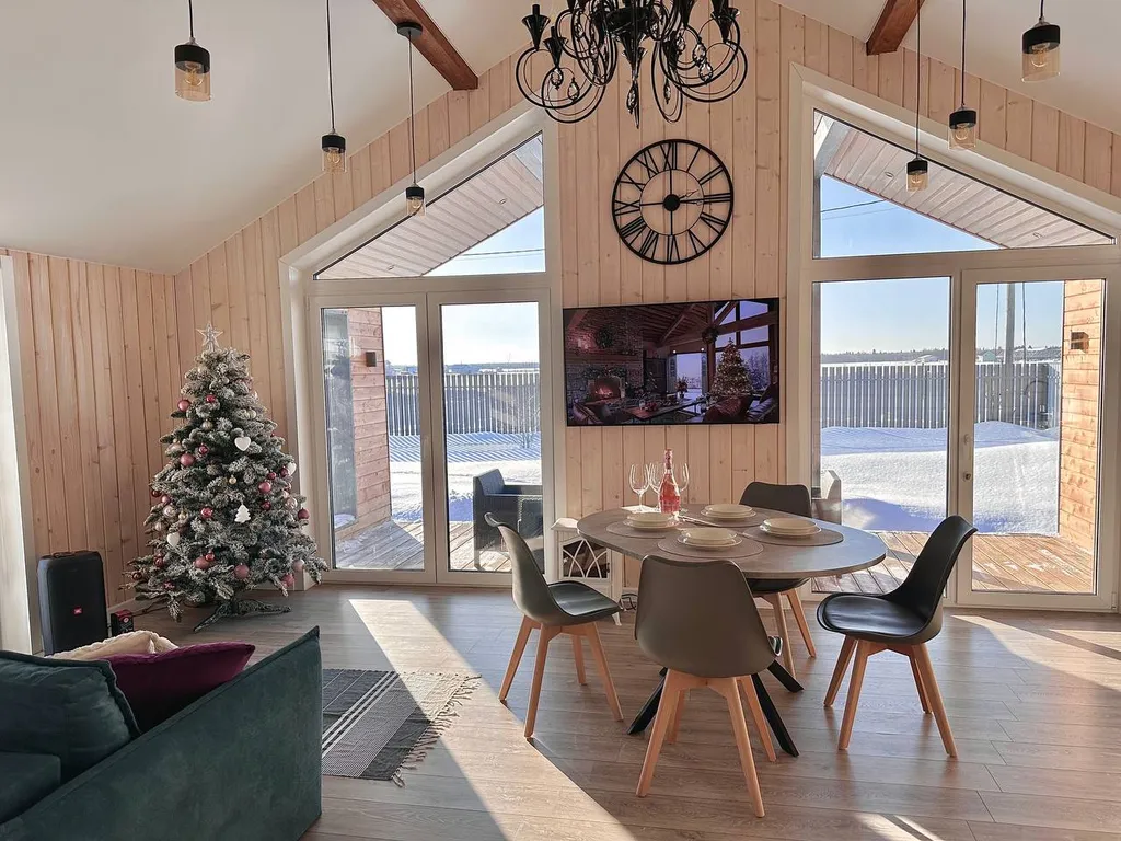 Коттедж Красивый дом с 2 спальнями — Ропша