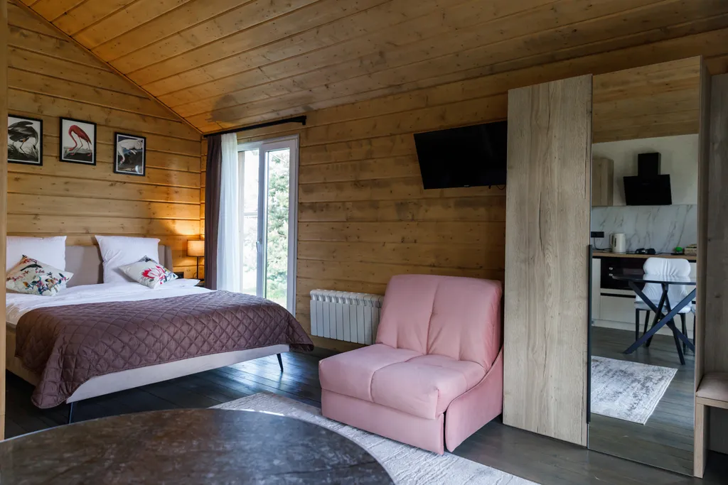 Коттедж 42 метра в лесу у пруда