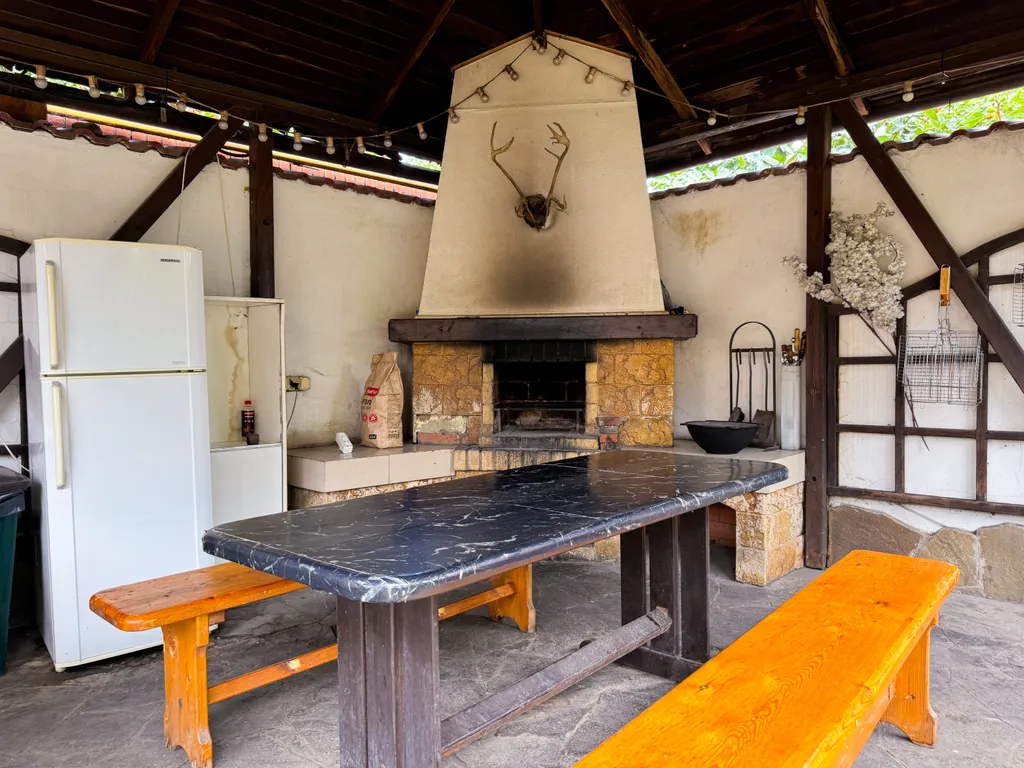 Дом с бассейном у парка Галицкого