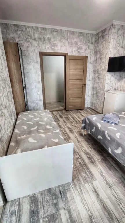 Двухкомнатной номер с удобствами, балконом и большим двором