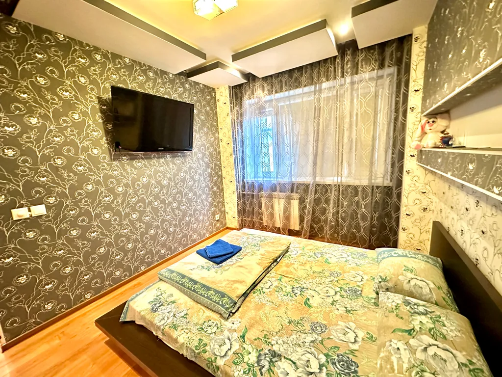 Светлая 2-комнатная:рядом гостиница Воркута и Центральная площадь