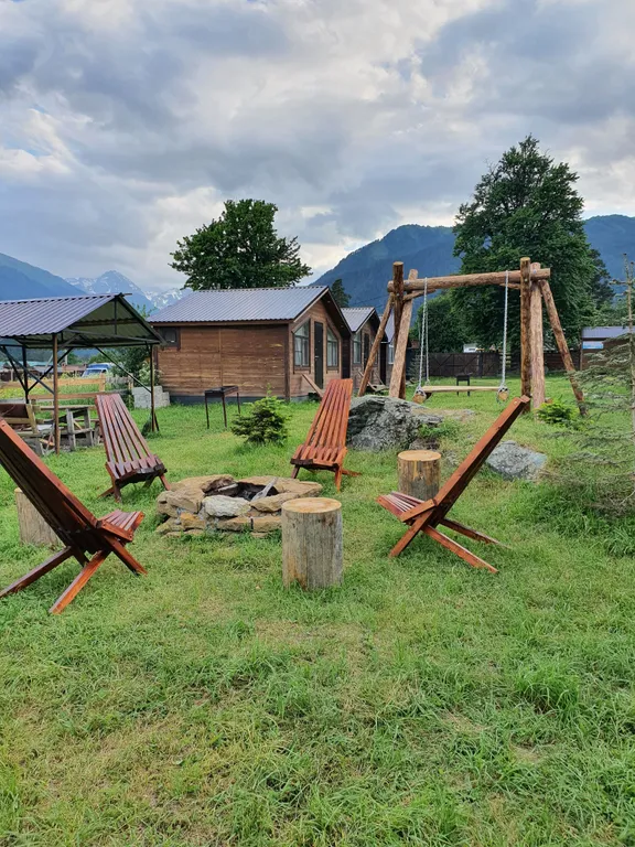 Домик с терассой и красивым видом на горы