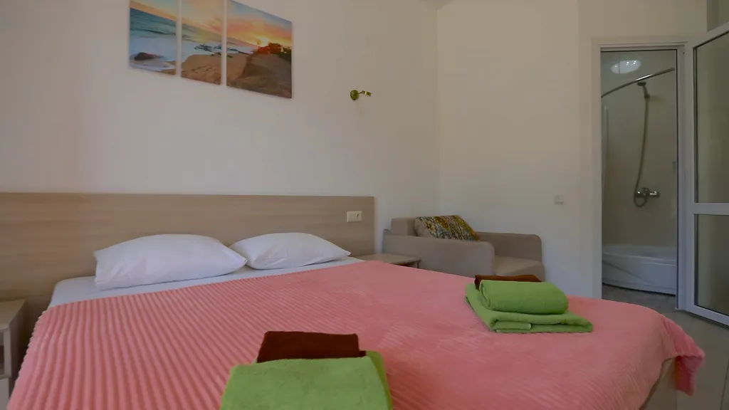 Семейный номер с кухней- гостинной и отдельной спальней