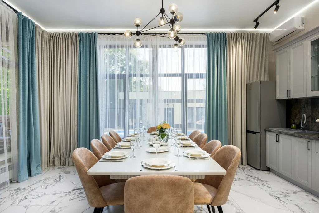 Новый коттедж c 9-ю спальнями бассейном и верандой