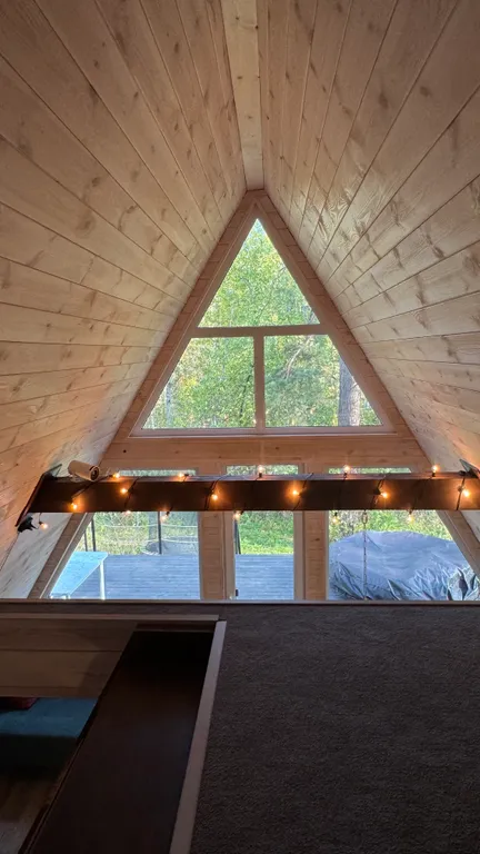 Дом на обрыве с чаном в терассе