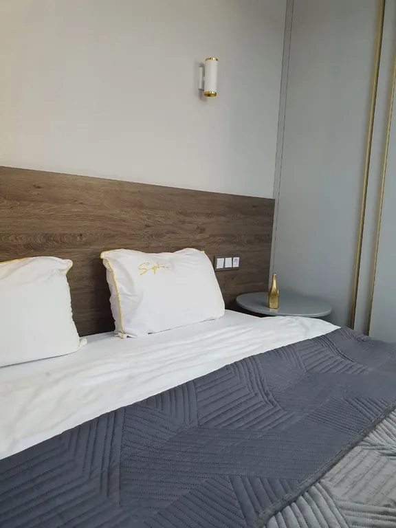 Уютная дизайнерская квартира с прекрасным видом из окна