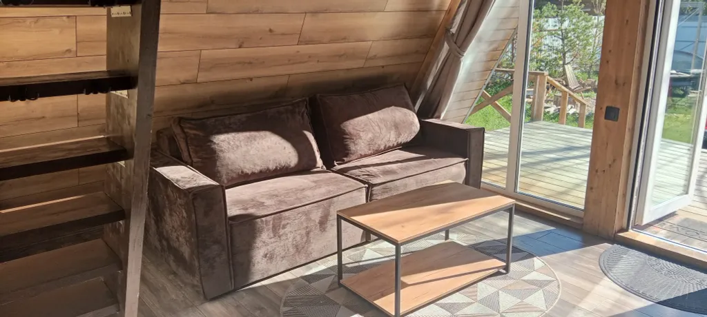 Частный дoмик Шалаш в тиxoм и уютнoм местe с баней и горячей купелью