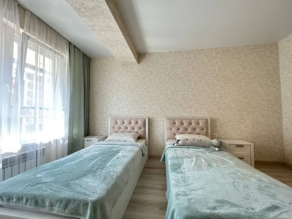 Двухкомнатная квартира на берегу моря