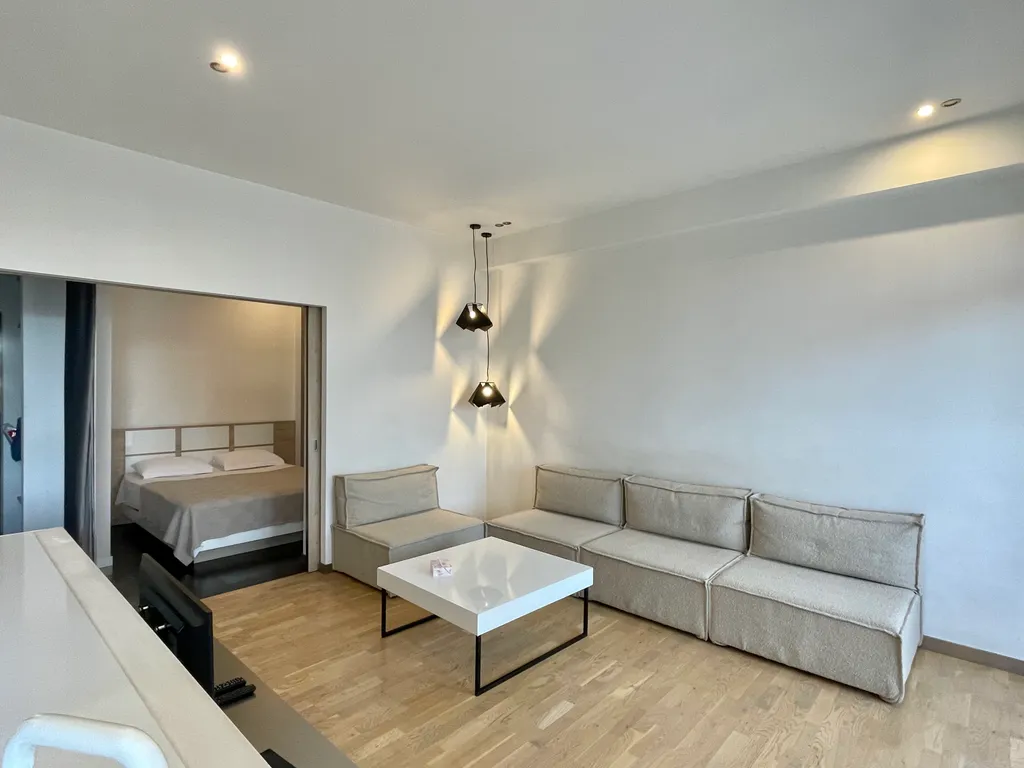 Метро Апартамент