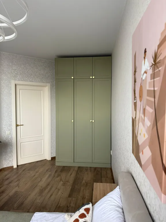 Новая квартира в центре города с видом на город и гору Змейку