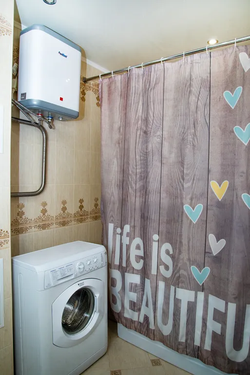 Светлая квартира у мать и дитя, кристалл