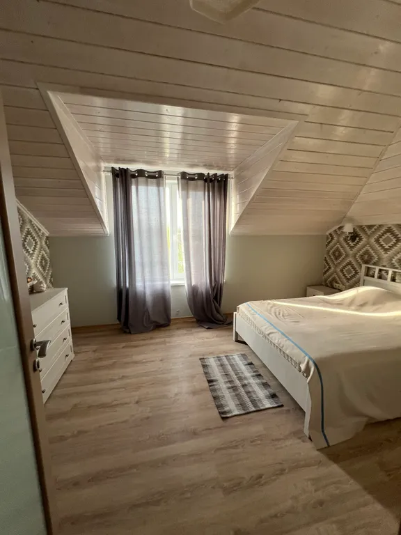 Загородный дом на берегу реки