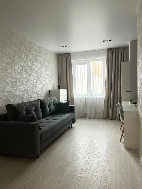 Евро-трехкомнатная квартира возле метро Грушевка