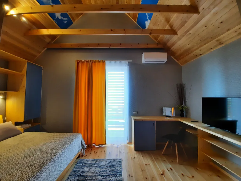 Дом с минибассейном