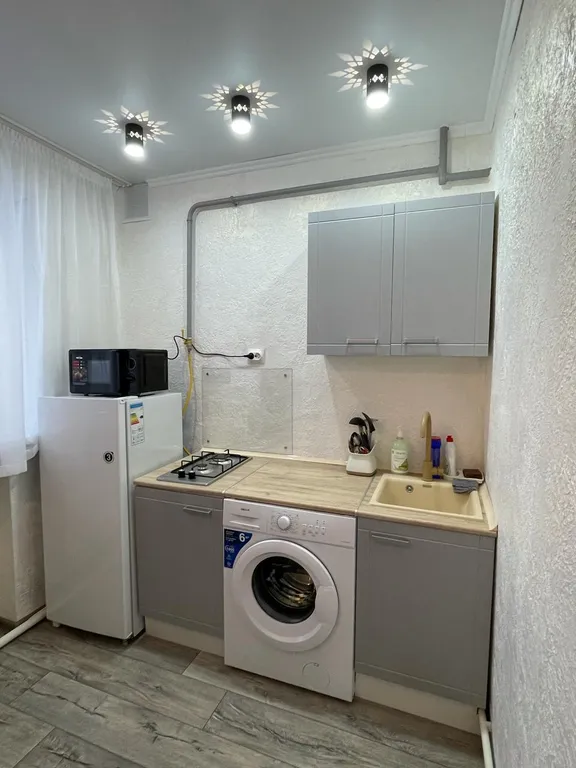 Двухкомнатная с евро ремонтом в районе 1000 мелочей