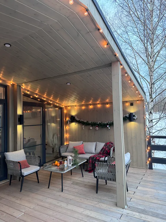 Дом в облаках у леса