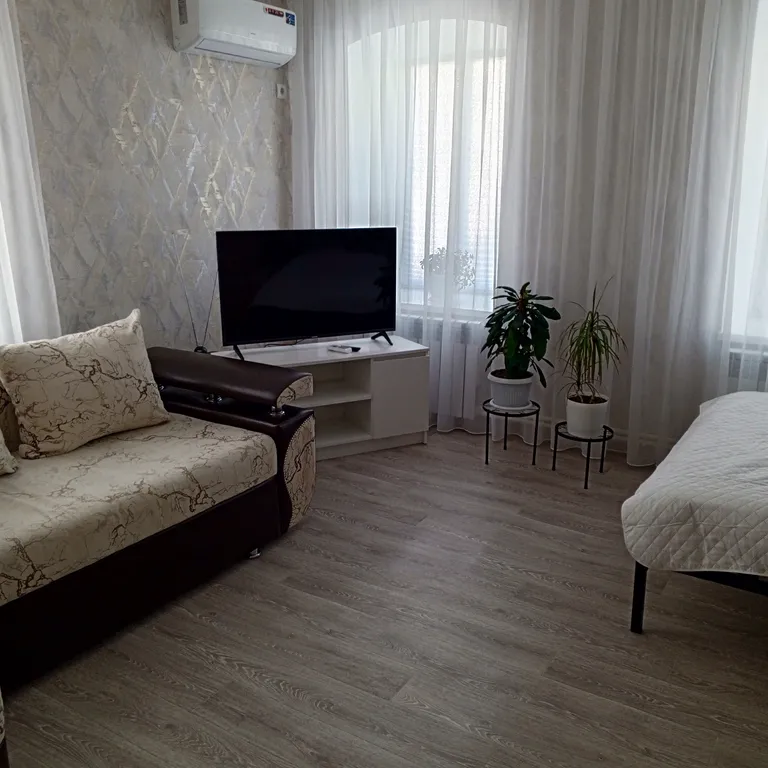 Квартира 1/2 часть дома в купеческом историческом доме — аренда посуточно в Камышин