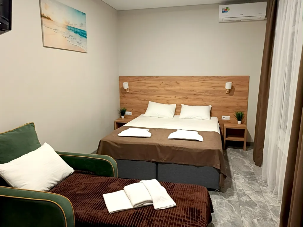 Трехместный номер с выходом во двор