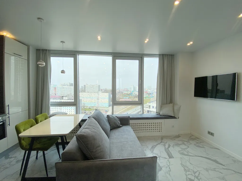 Прекрасная светлая студия у бухты Золотой рог