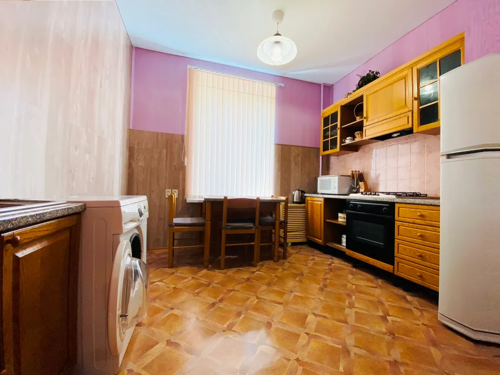 Просторная трехкомнатная квартира в центре