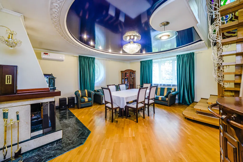 Коттедж Дом на юге Москвы с бассейном и сауной — Москва