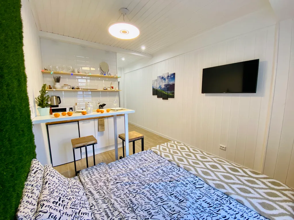 Уютная студия в стиле загородного дома