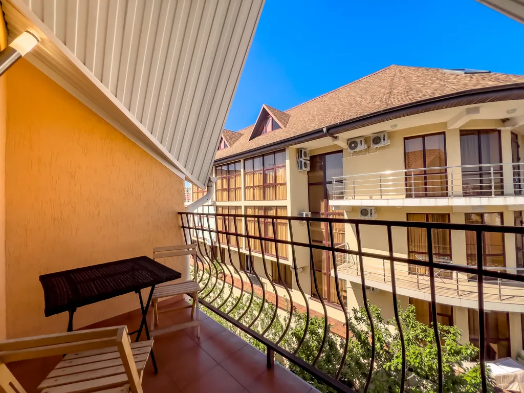 Стандарт 3-х местный с балконом