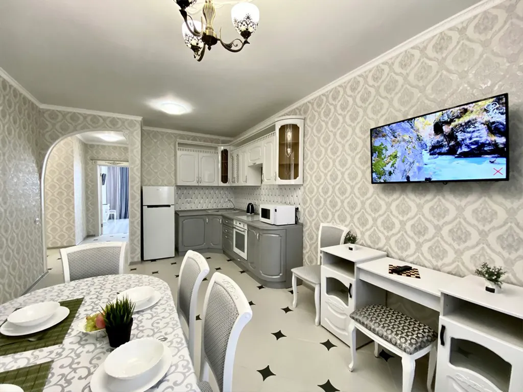 Просторная квартира с дизайнерским ремонтом в классическом стиле