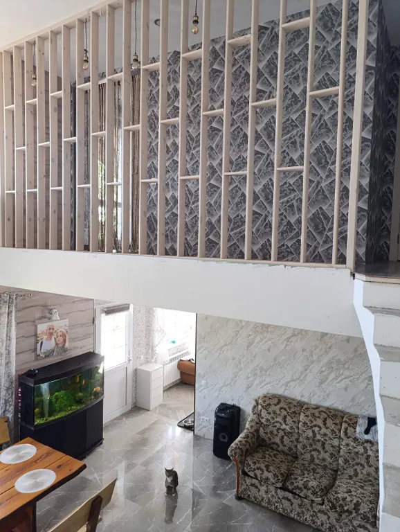 Уютный домик в деревне с беседкой и мангалом на улице