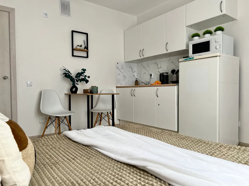 Студия в современном спальном районе