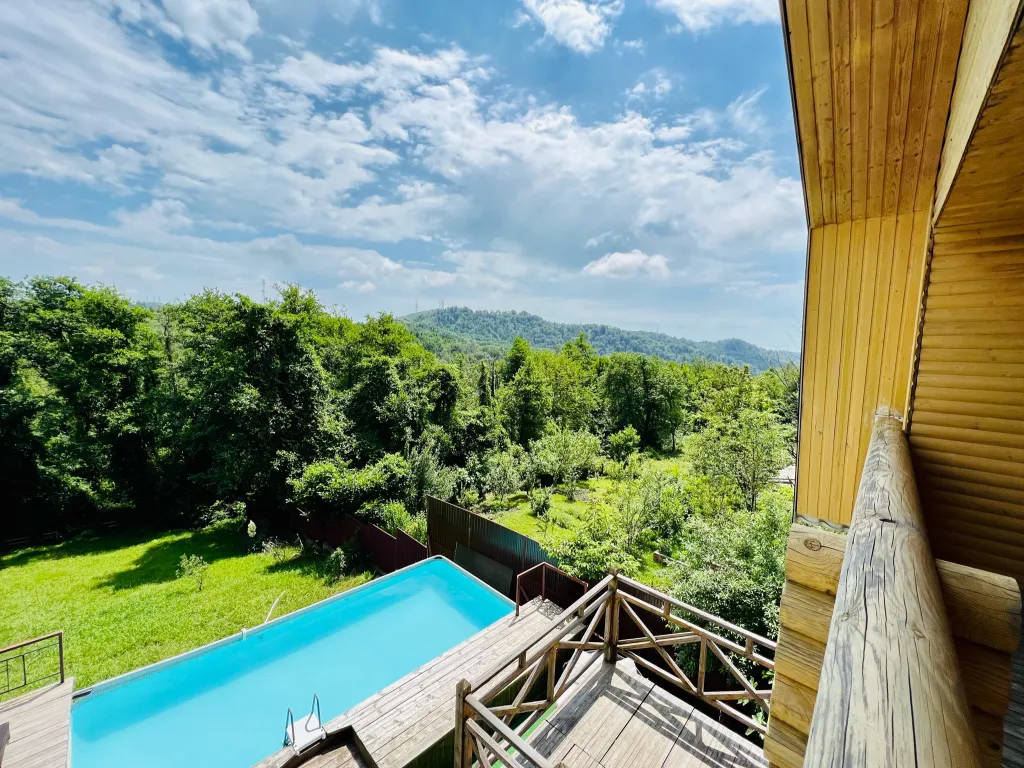 Эко-дом из Сруба с бассейном