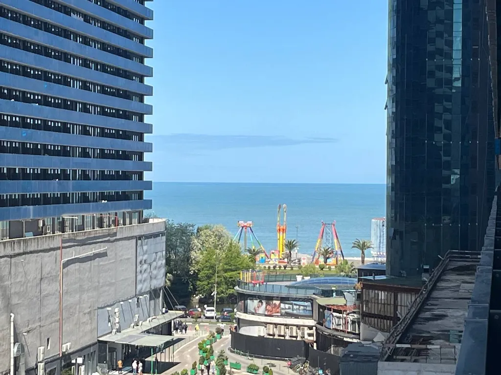 Апартаменты на первой береговой линии в апарт-отеле orbi city