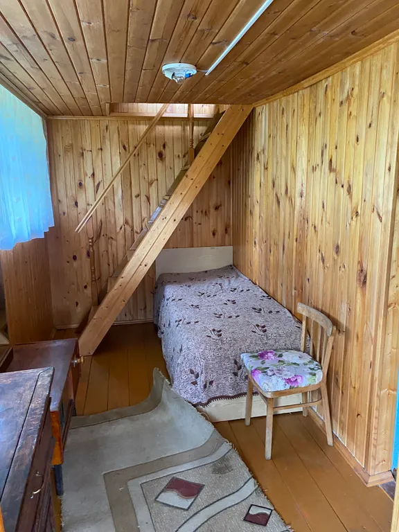 Уютная дача с садом и парковкой. До воды 200м Дача 2 эт.,3 комнаты.