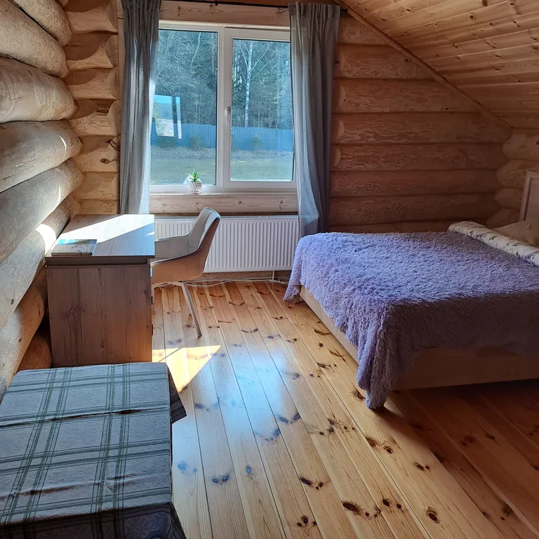 Уютный домик, на опушке леса, с видом на озера